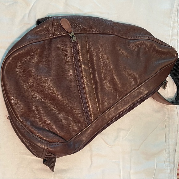 L.L. Bean Brown Leather Sling Bag with Vintage Style - Picture 3 of 5